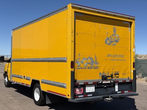 Used 2017 GMC Savana 3500 Extended RWD image 17