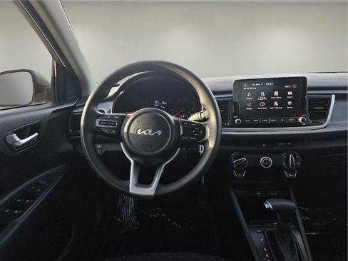 Used 2023 Kia Rio S image 2
