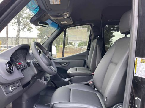 Used 2024 Mercedes-Benz Sprinter 2500 image 21