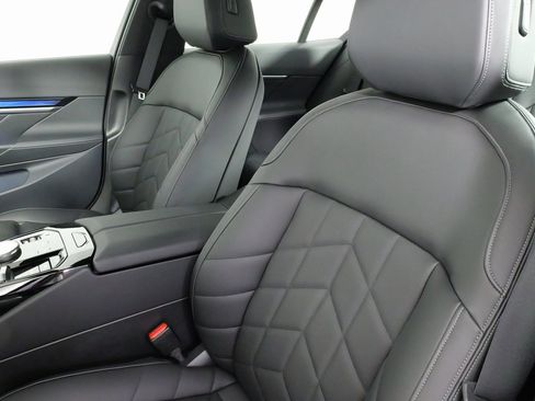 Used 2025 BMW i5 M60 image 52