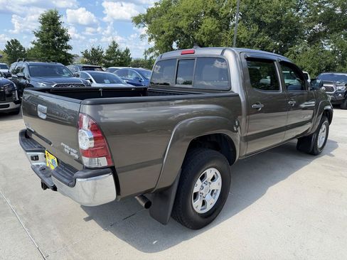 Used 2015 Toyota Tacoma PreRunner w/ SR5 Package RWD image 5