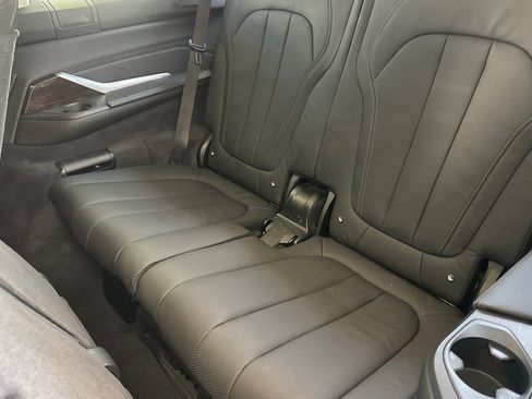 Used 2019 BMW X7 xDrive40i w/ Premium Package AWD/4WD image 34