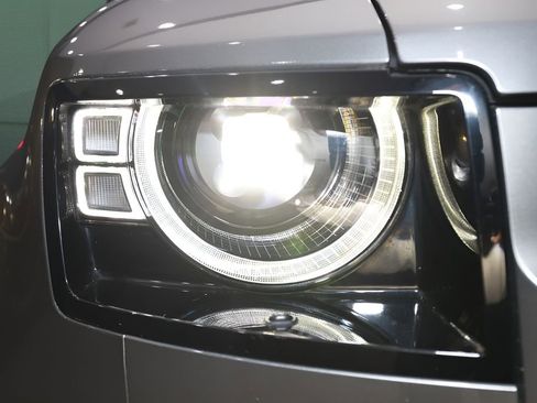 Used 2023 Land Rover Defender 110 X-Dynamic SE image 50