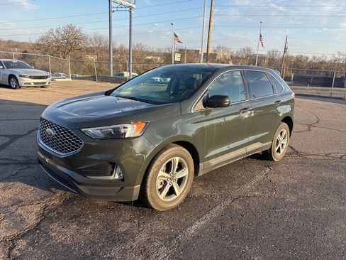 Certified 2024 Ford Edge SEL w/ Convenience Package image 3