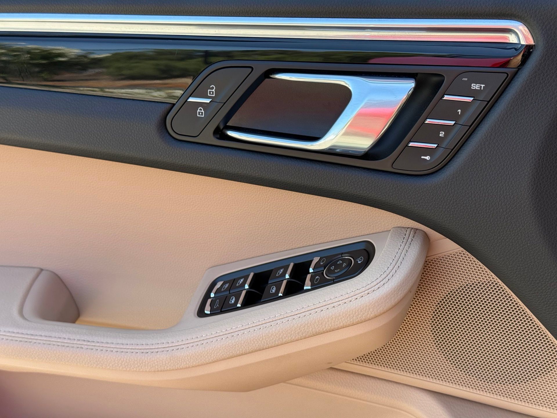 Certified 2026 Porsche Macan AWD/4WD image 28