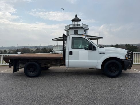 Used 2003 Ford F350 XL image 4