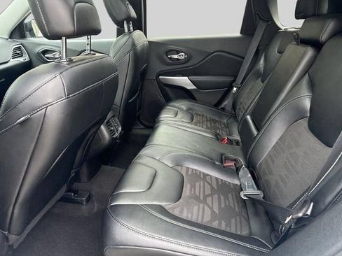 Used 2022 Jeep Cherokee Latitude w/ Sun & Sound Group AWD/4WD image 16