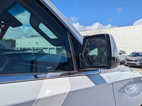 Used 2018 GMC Yukon XL SLT image 18