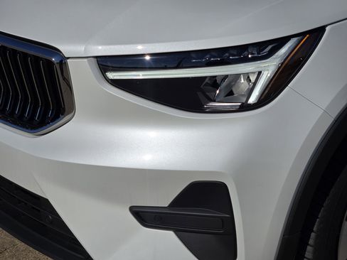 Certified 2025 Volvo XC40 B5 Core w/ Protection Package Premier image 14
