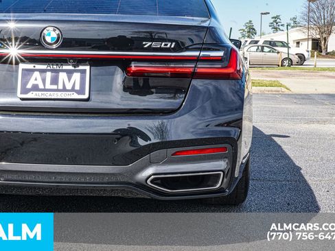 Used 2022 BMW 750i xDrive w/ M Sport Package image 17