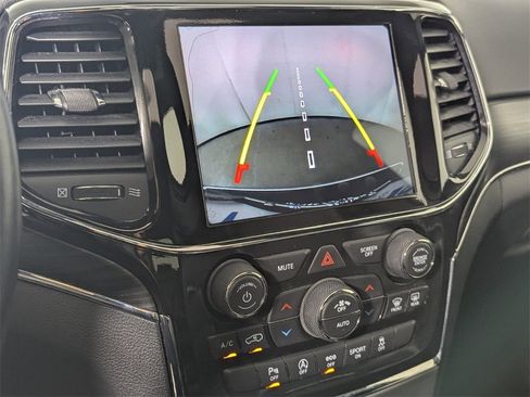 Used 2021 Jeep Grand Cherokee Limited w/ Luxury Group II image 24