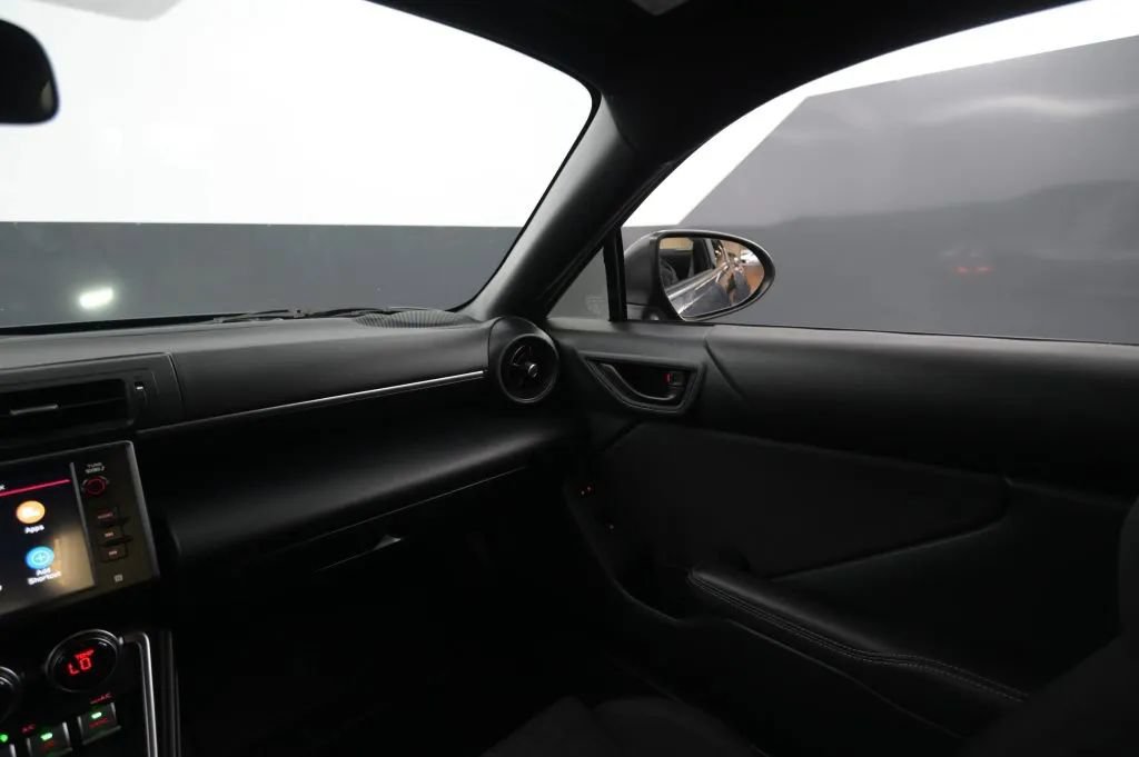 Used 2022 Toyota GR86 w/ ALL Weather Mat Package (TMS) RWD image 28