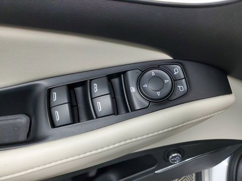 Used 2024 Buick Enclave Essence w/ Technology Package image 17