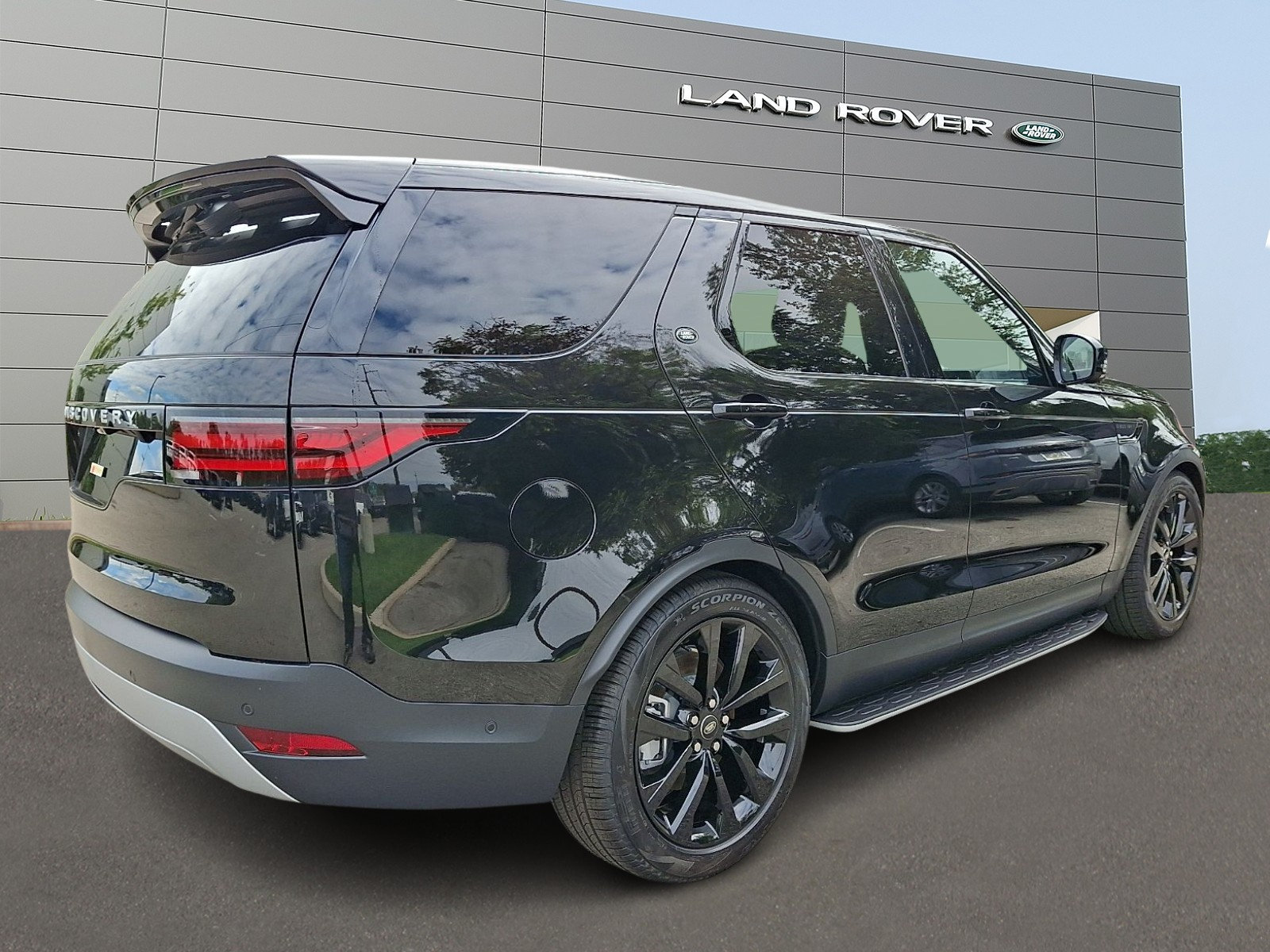 New 2026 Land Rover Discovery S AWD/4WD image 2