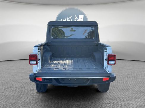 Certified 2021 Jeep Gladiator Willys image 22