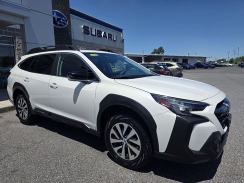 Used 2024 Subaru Outback Premium AWD/4WD image 3
