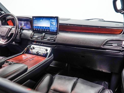 Used 2024 Lincoln Navigator Premiere AWD/4WD image 19