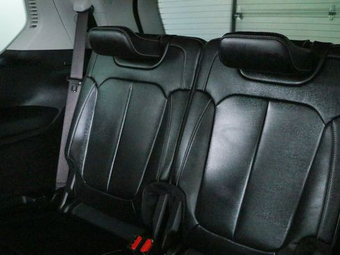 Used 2023 Jeep Grand Cherokee L Limited w/ Black Appearance Package AWD/4WD image 25