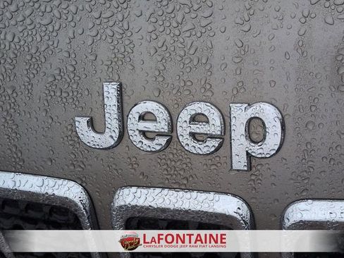 Certified 2019 Jeep Cherokee Latitude Plus w/ Cold Weather Group image 9