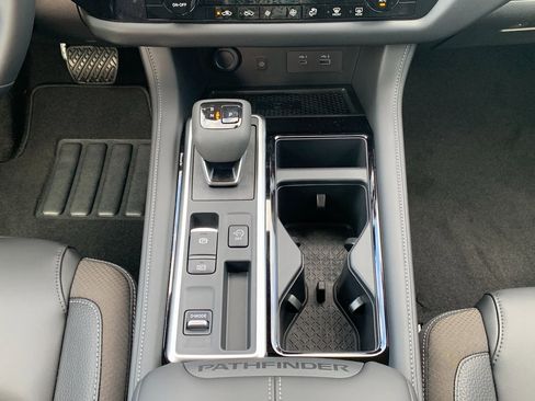 New 2025 Nissan Pathfinder SL image 14