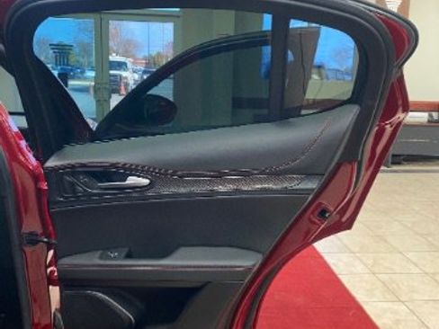 Used 2023 Alfa Romeo Stelvio Estrema image 17