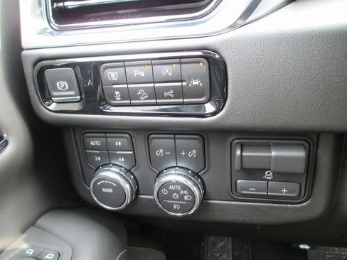 New 2026 GMC Yukon XL Elevation w/ Elevation Premium Package image 20