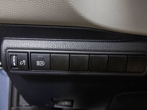 Used 2025 Toyota Corolla LE FWD image 30