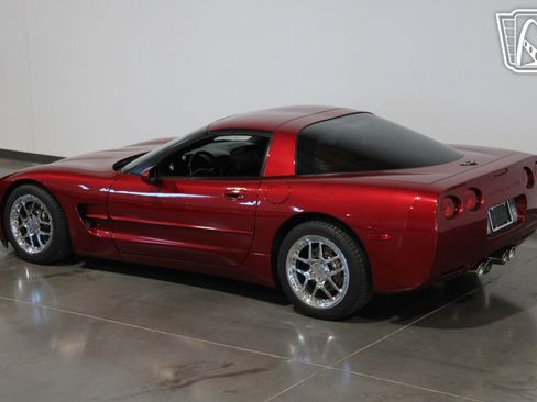 Used 2001 Chevrolet Corvette Coupe w/ Preferred Equipment Group2 image 17