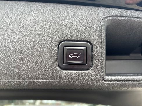 Used 2022 GMC Terrain SLT image 14