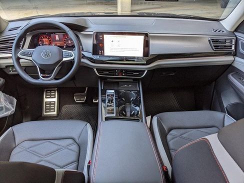 New 2026 Volkswagen Atlas Peak Edition image 13