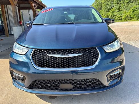 Used 2023 Chrysler Pacifica Touring-L FWD image 6