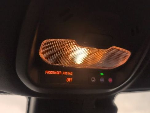 Used 2024 Chevrolet Trax RS FWD image 28