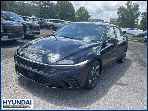 New 2026 Hyundai Elantra Limited FWD image 3