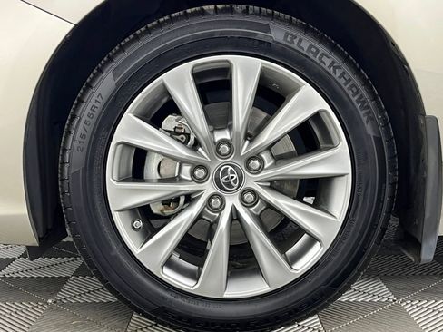 Used 2016 Toyota Camry LE image 20