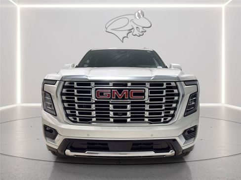 Used 2025 GMC Yukon XL Denali w/ LPO, Floor Liner Package AWD/4WD image 8