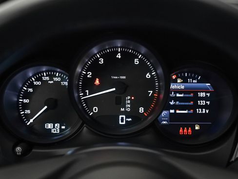 Certified 2024 Porsche Macan image 18