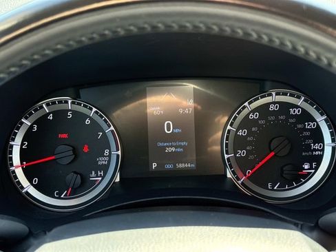 Used 2022 Toyota Highlander LE AWD/4WD image 27
