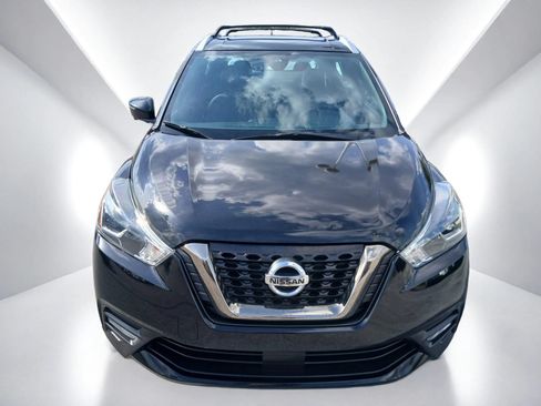 Used 2020 Nissan Kicks SR w/ SR Premium Package FWD image 3