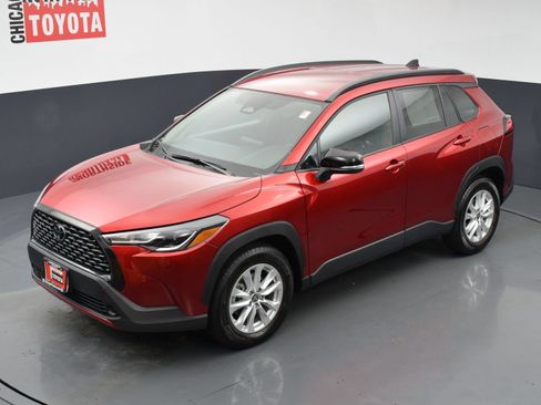 Used 2025 Toyota Corolla Cross LE AWD/4WD image 24