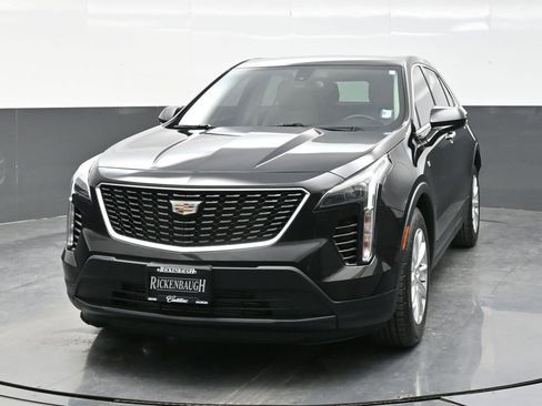 Used 2019 Cadillac XT4 Luxury w/ Cold Weather Package FWD image 2