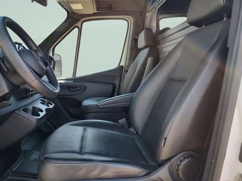 Used 2025 Mercedes-Benz Sprinter 2500 image 22