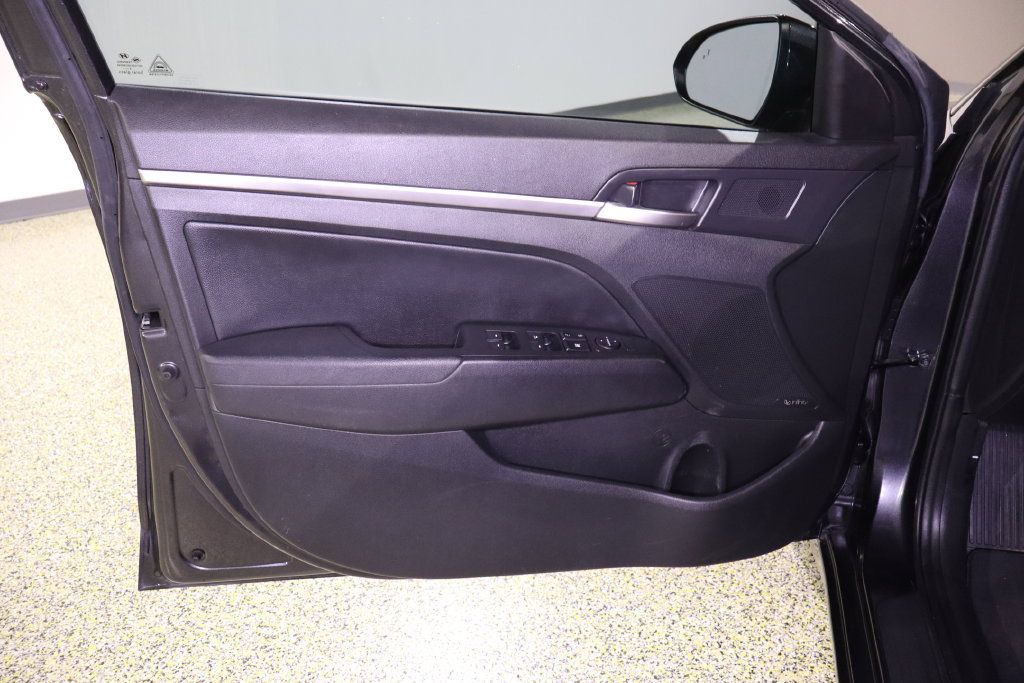 Used 2020 Hyundai Elantra Limited w/ Cargo Package (C1) FWD image 32