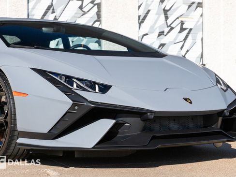Used 2024 Lamborghini Huracan Tecnica image 2