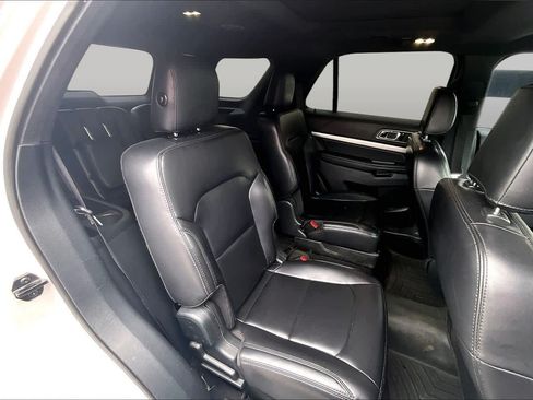 Used 2019 Ford Explorer XLT w/ Equipment Group 202A FWD image 20