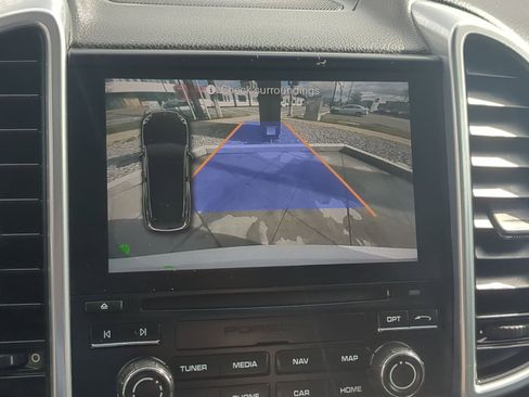 Used 2017 Porsche Cayenne Platinum Edition image 25