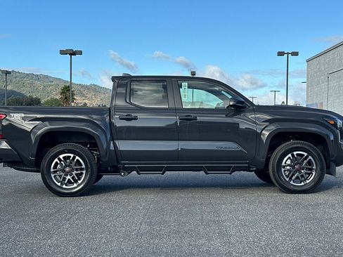 New 2025 Toyota Tacoma TRD Sport image 3