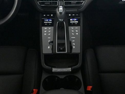 Certified 2026 Porsche Macan AWD/4WD image 16