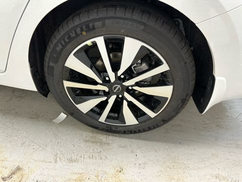 New 2025 Nissan Sentra SV image 8