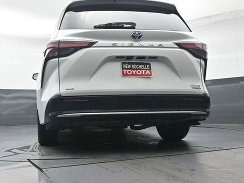 Certified 2023 Toyota Sienna Limited image 38