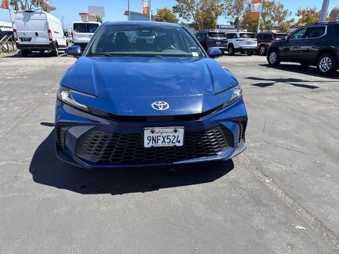 Used 2025 Toyota Camry SE FWD image 4